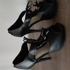 JustFab size 10 black leather lace up heels